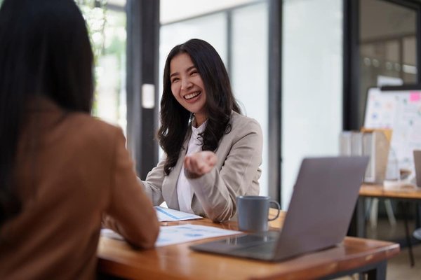 Comment développer les compétences nécessaires pour exceller en tant que consultant en projets européens